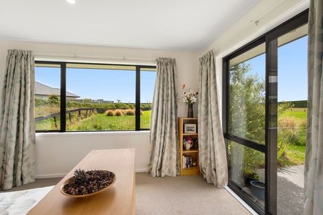 Photo of property in 24 Whitcombe Place, Darfield, 7571