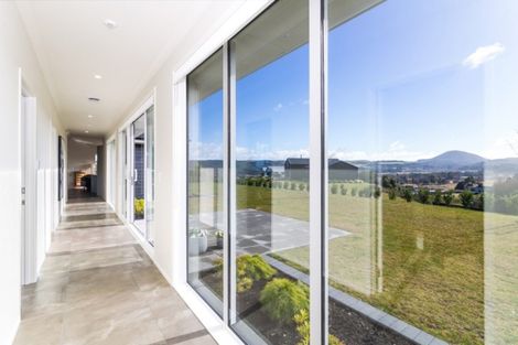 Photo of property in 1 Peregrine Place, Kinloch, Taupo, 3377