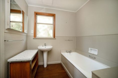 Photo of property in 6 Lowestoft Place, West End, Palmerston North, 4412