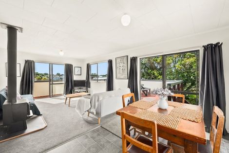 Photo of property in 19 Colenso Place, Otaki Beach, Otaki, 5512