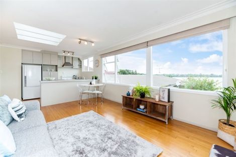 Photo of property in 1/26 Otakau Road, Milford, Auckland, 0620