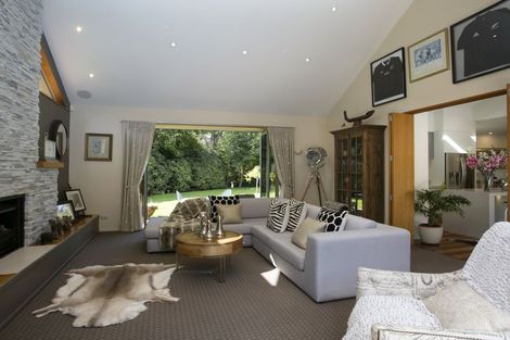 Photo of property in 5 Cameron Drive, Acacia Bay, Taupo, 3385