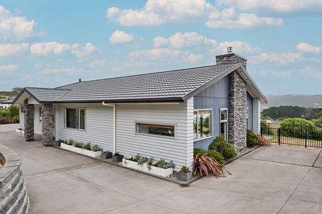 Photo of property in 2 Hauroko Glen, Aotea, Porirua, 5024