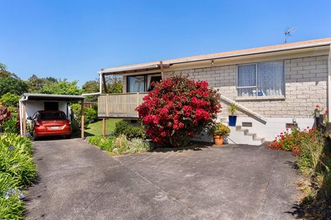 Photo of property in 2/4 Dalwhinnie Parade, Highland Park, Auckland, 2010