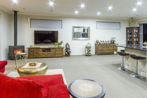 Photo of property in 11 Mistral Place, West Harbour, Auckland, 0618