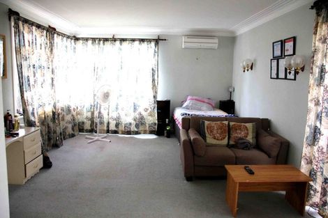 Photo of property in 20 Queen Mary Avenue, New Lynn, Auckland, 0600