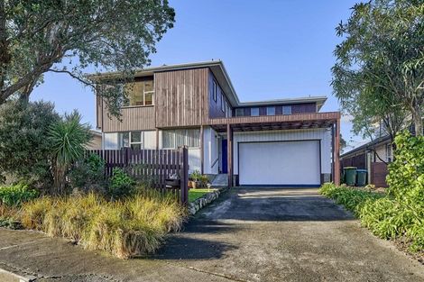 Photo of property in 105 Kahu Road, Paremata, Porirua, 5024