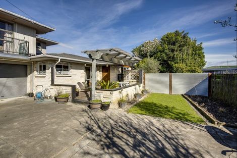 Photo of property in 208 Caroline Place, Mayfair, Hastings, 4122