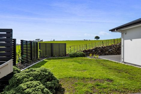 Photo of property in 4 Vardon Way, Waiwhakaiho, New Plymouth, 4312