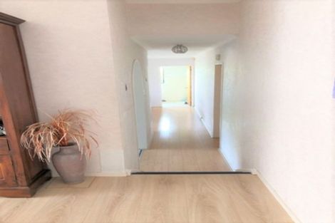 Photo of property in 47 Dalwhinnie Parade, Highland Park, Auckland, 2010