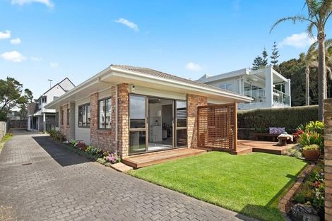 Photo of property in 1/2 The Esplanade, Eastern Beach, Auckland, 2012