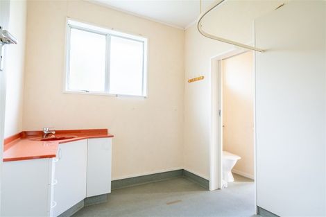 Photo of property in 60 Timaru Road, Waimate, 7924