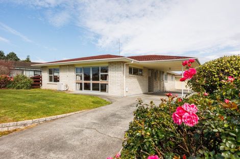 Photo of property in 16 Cecil Place, Cloverlea, Palmerston North, 4412