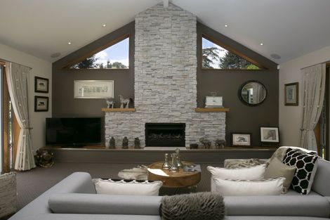 Photo of property in 5 Cameron Drive, Acacia Bay, Taupo, 3385