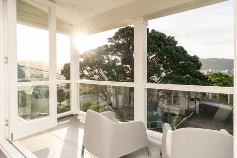 Photo of property in 60 Hawker Street, Mount Victoria, Wellington, 6011