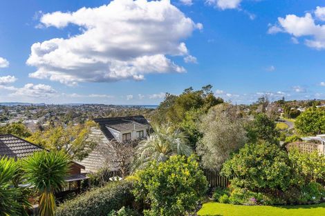 Photo of property in 123 Carlisle Road, Northcross, Auckland, 0632