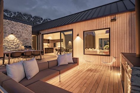 Photo of property in 15 Hackett Road, Jacks Point, Queenstown, 9371