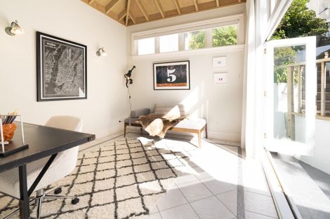 Photo of property in 4 The Crescent, Roseneath, Wellington, 6011