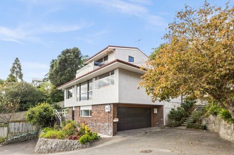 Photo of property in 8 Denholm Road, Hospital Hill, Napier, 4110