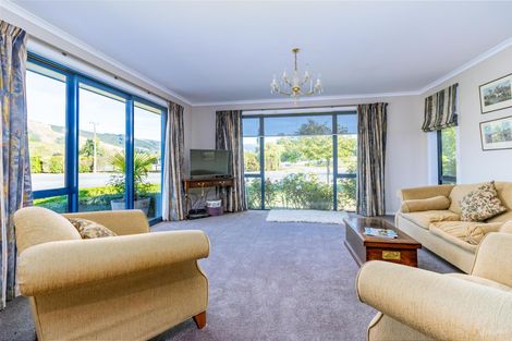 Photo of property in 1 Eric Batchelor Place, Waimate, 7924
