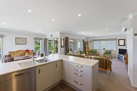 Photo of property in 5 Tauhou Place, Waikanae, 5036