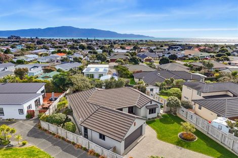 Photo of property in 16 Rifleman Lane, Paraparaumu Beach, Paraparaumu, 5032
