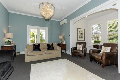 Photo of property in 28 Waiwaka Terrace, Strandon, New Plymouth, 4312