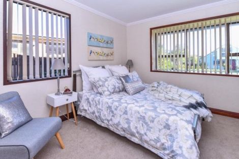 Photo of property in 71 St Annes Crescent, Wattle Downs, Auckland, 2103