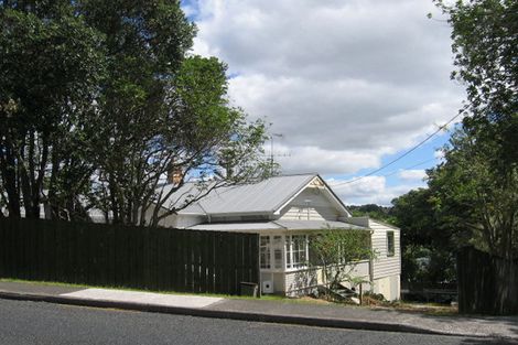 Photo of property in 33 Glencoe Road, Browns Bay, Auckland, 0630