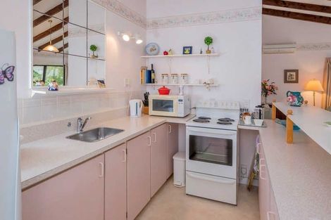 Photo of property in 294 Te Moana Road, Waikanae, 5036