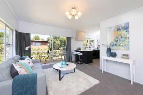 Photo of property in 2/45 Knightsbridge Drive, Forrest Hill, Auckland, 0620