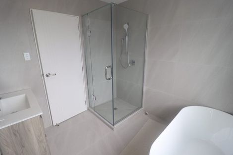 Photo of property in 18b Edgware Road, West Harbour, Auckland, 0618