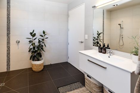 Photo of property in 28 Weatherly Drive, Beachlands, Auckland, 2018