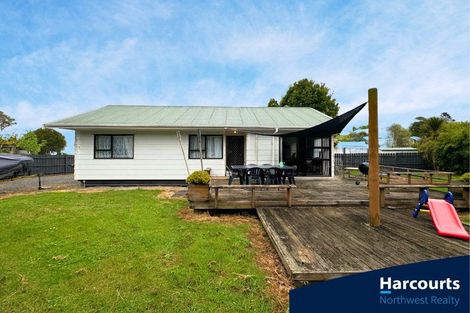Photo of property in 124 Moire Road, West Harbour, Auckland, 0618