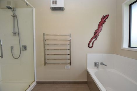 Photo of property in 5 The Glade, Carterton, 5713