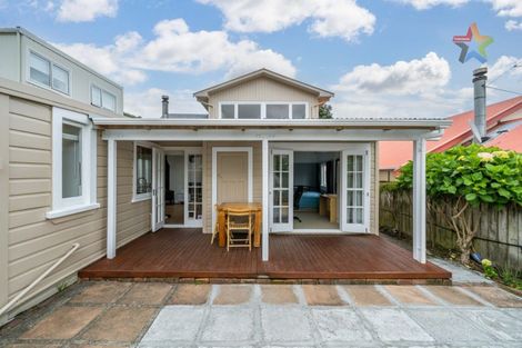 Photo of property in 18 Kauri Street, Eastbourne, Lower Hutt, 5013