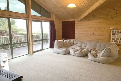 Photo of property in 8a Riverstone Drive, Riverstone Terraces, Upper Hutt, 5018