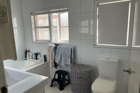 Photo of property in 32 Golf Road, New Lynn, Auckland, 0600