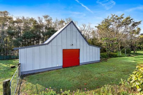 Photo of property in 660 Waitakere Road, Kumeu, 0891