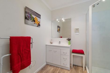 Photo of property in 11 Raabia Close, Parakai, 0830