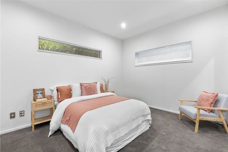 Photo of property in 4 Law Lane, Mount Pleasant, Christchurch, 8081