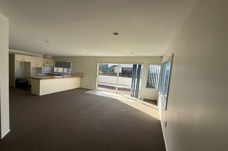 Photo of property in 5 St Thomas More Lane, Glenfield, Auckland, 0629