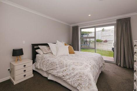 Photo of property in 1 Waimarama Court, Roslyn, Palmerston North, 4414
