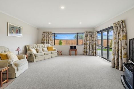 Photo of property in 52 Tennyson Avenue, Kelvin Grove, Palmerston North, 4414
