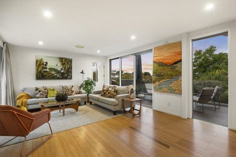 Photo of property in 11 City View Terrace, Birkenhead, Auckland, 0626