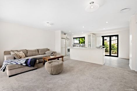 Photo of property in 2/56 Oaktree Avenue, Browns Bay, Auckland, 0630