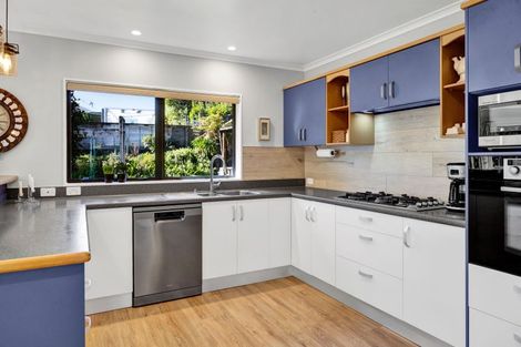 Photo of property in 82 Wallath Road, Westown, New Plymouth, 4310