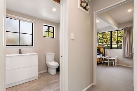 Photo of property in 2/49a Main Road, Redcliffs, Christchurch, 8081