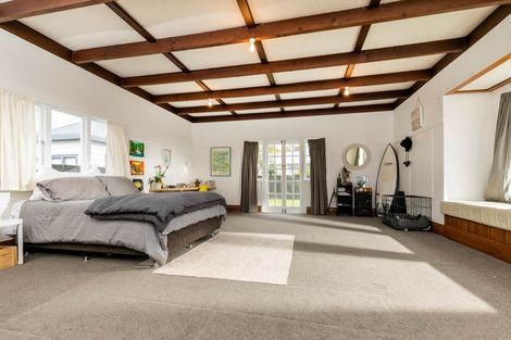 Photo of property in 24 Sulphur Beach Road, Northcote Point, Auckland, 0627