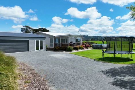 Photo of property in 590 Clevedon Kawakawa Road, Clevedon, Papakura, 2585